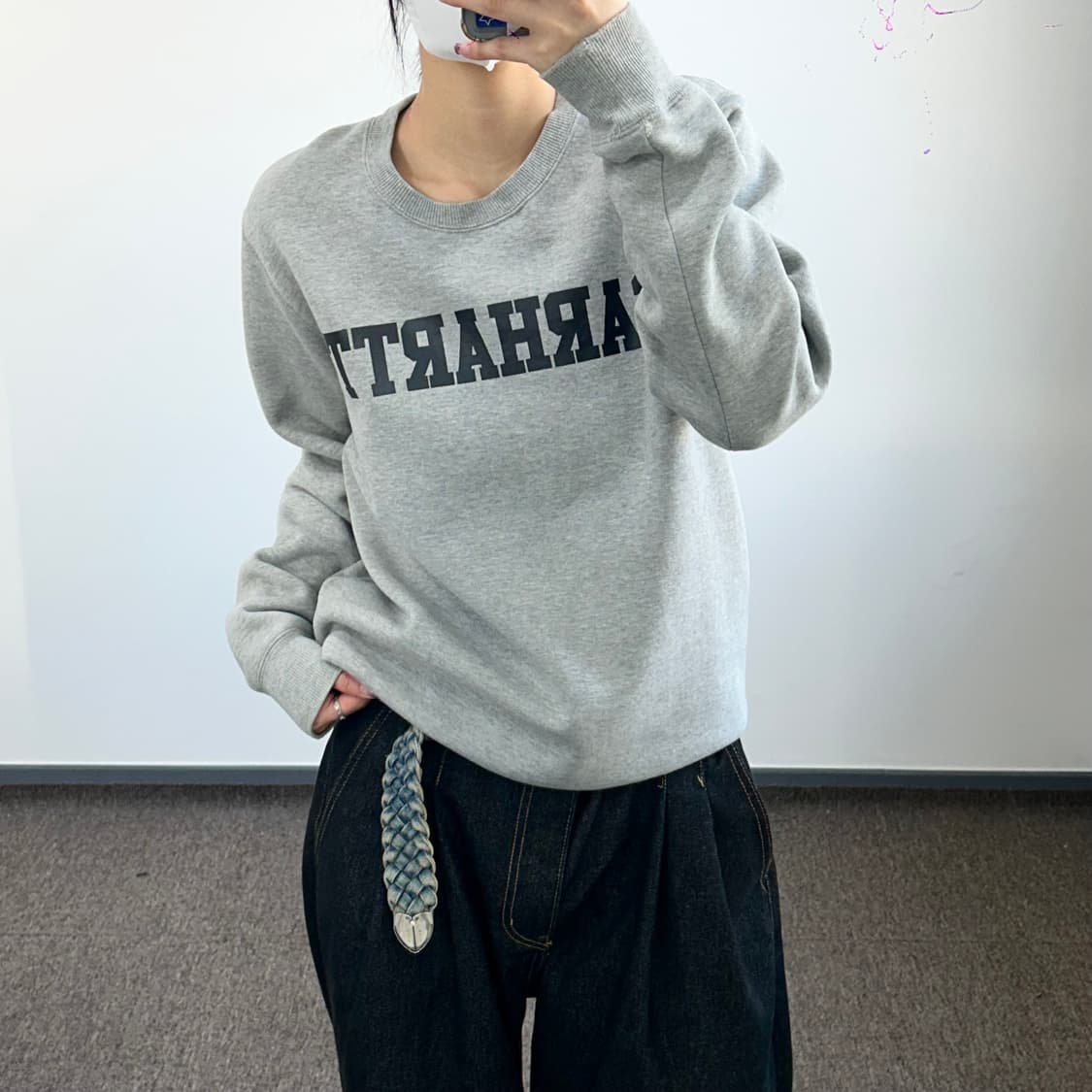 Carhartt 칼하트 블랙 스펠아웃로고 그레이 맨투맨 상품이미지2