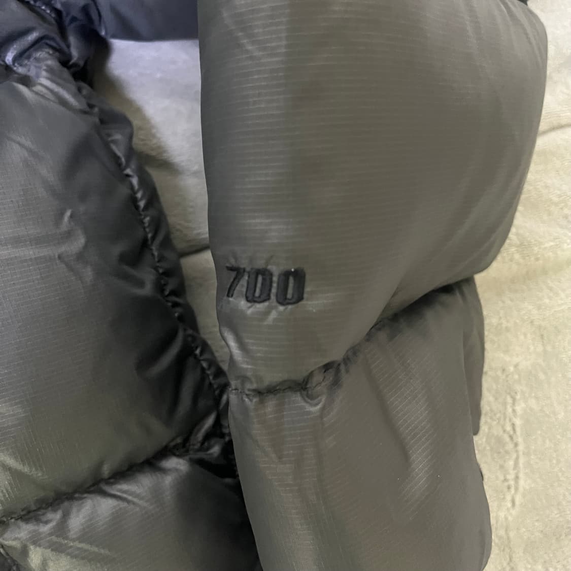 The north face 노스페이스 700눕시 패딩 중앙로고 m 차콜 상품이미지4