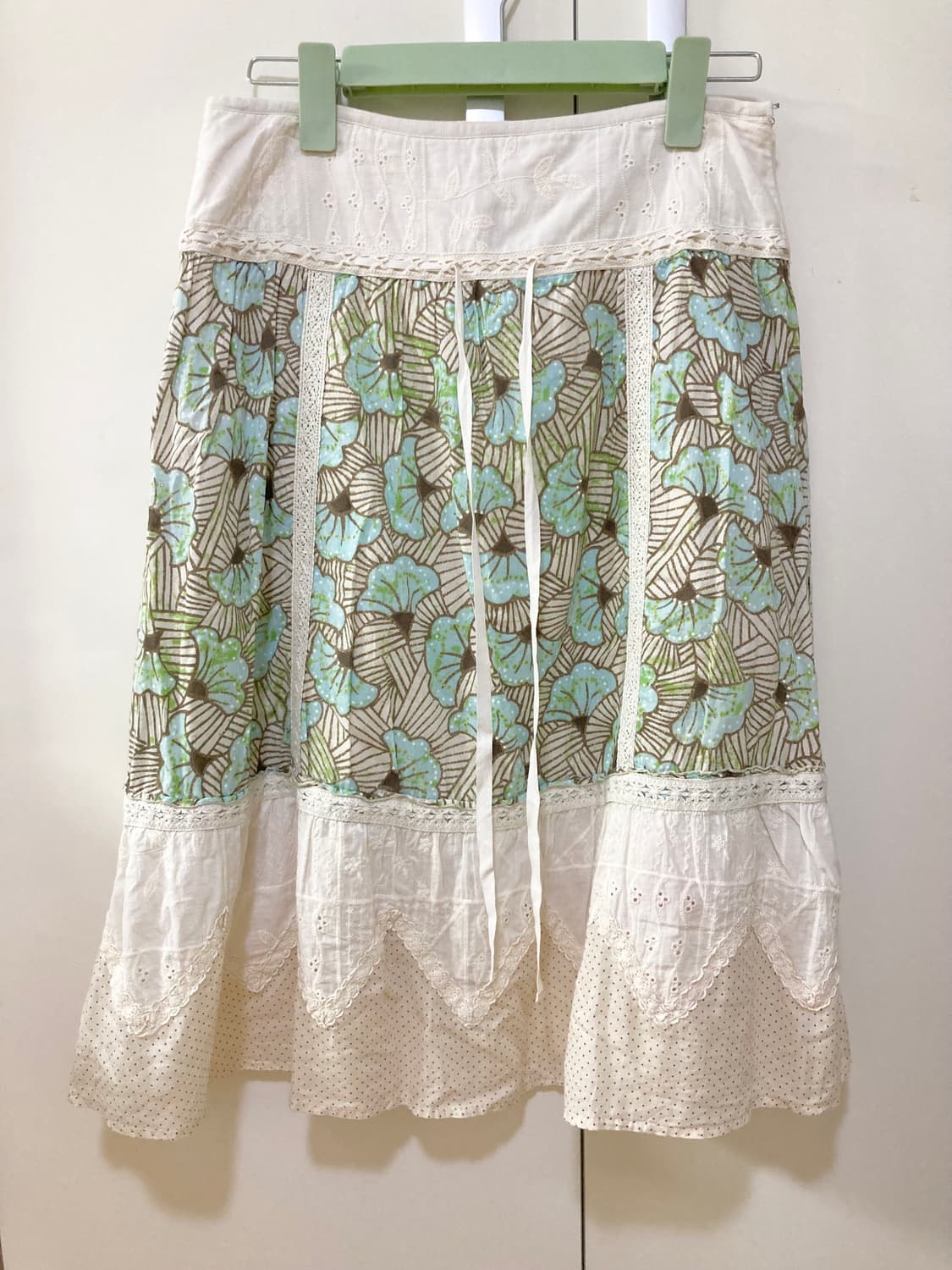 써스데이아일랜드 패치 스커트 상품이미지1