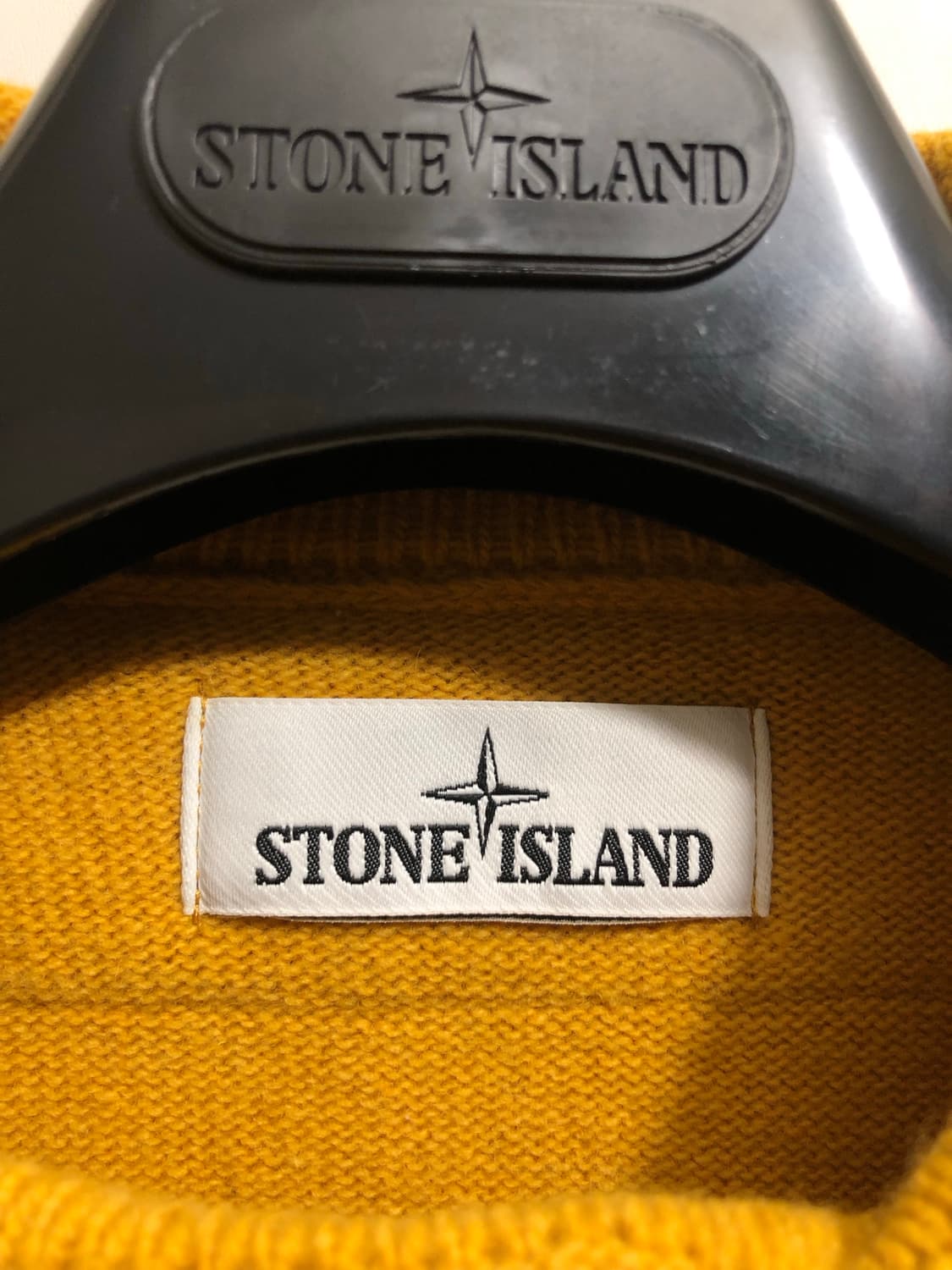 스톤아일랜드 10주년 모크넥 램스울 니트 옐로우 상품이미지5