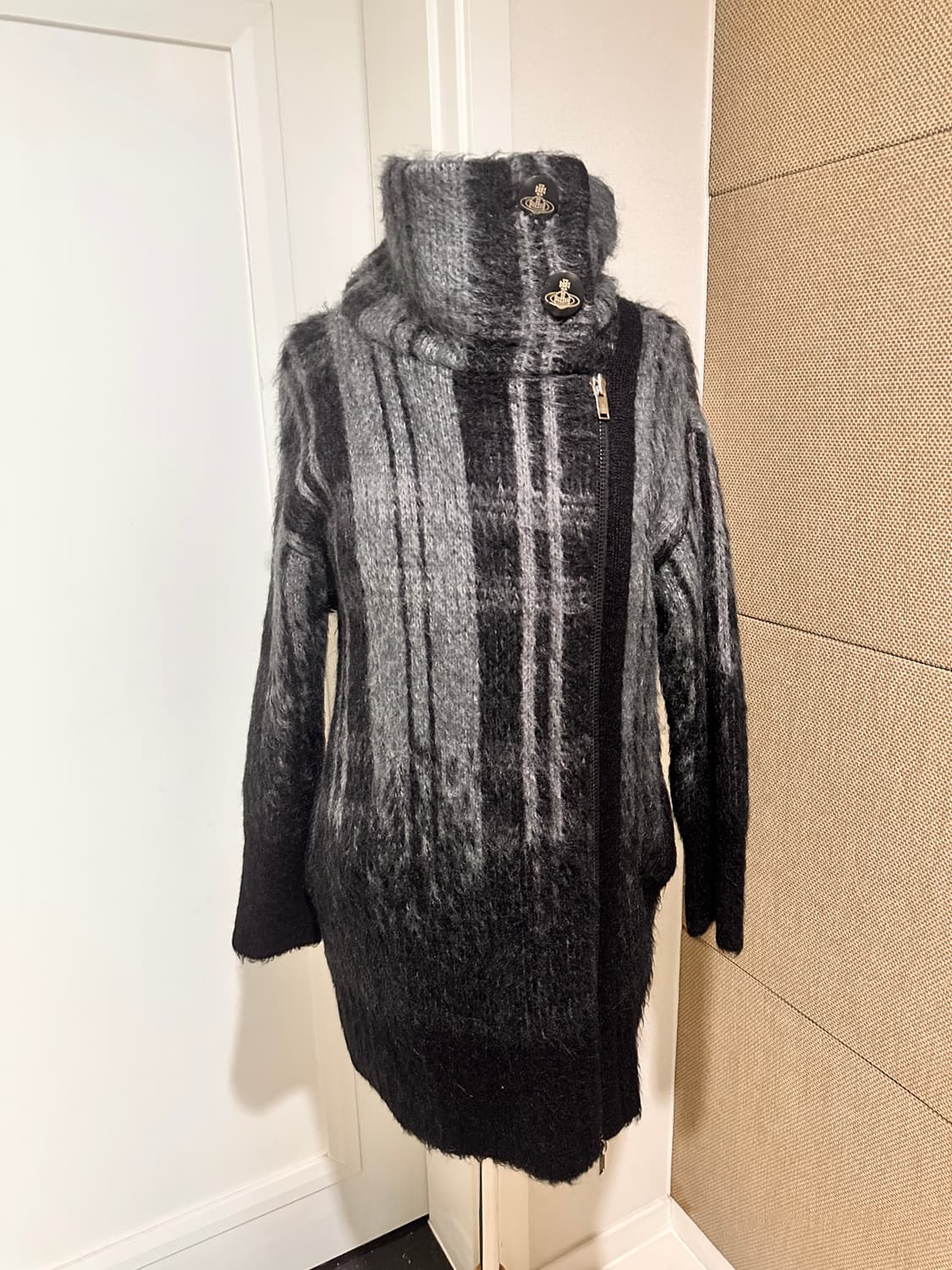 비비안웨스트우드 체크 orb로고버튼 2way 지퍼코트 상품이미지1