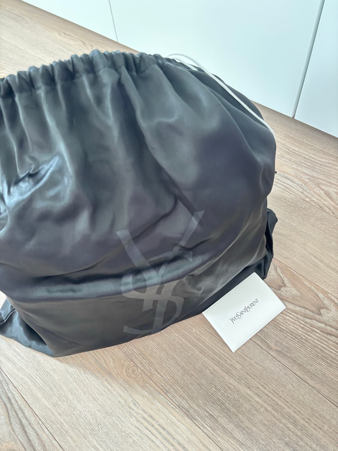 입생로랑 카바시크 가죽 토트백 상품이미지10