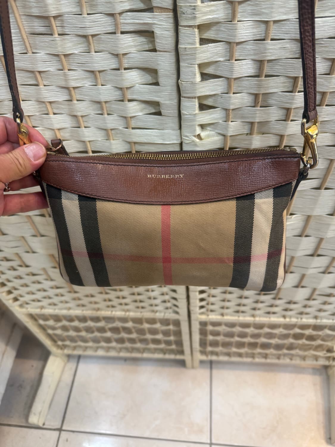 정품 버버리 페이튼 하우스체크 크로스백 팝니다 상품이미지2