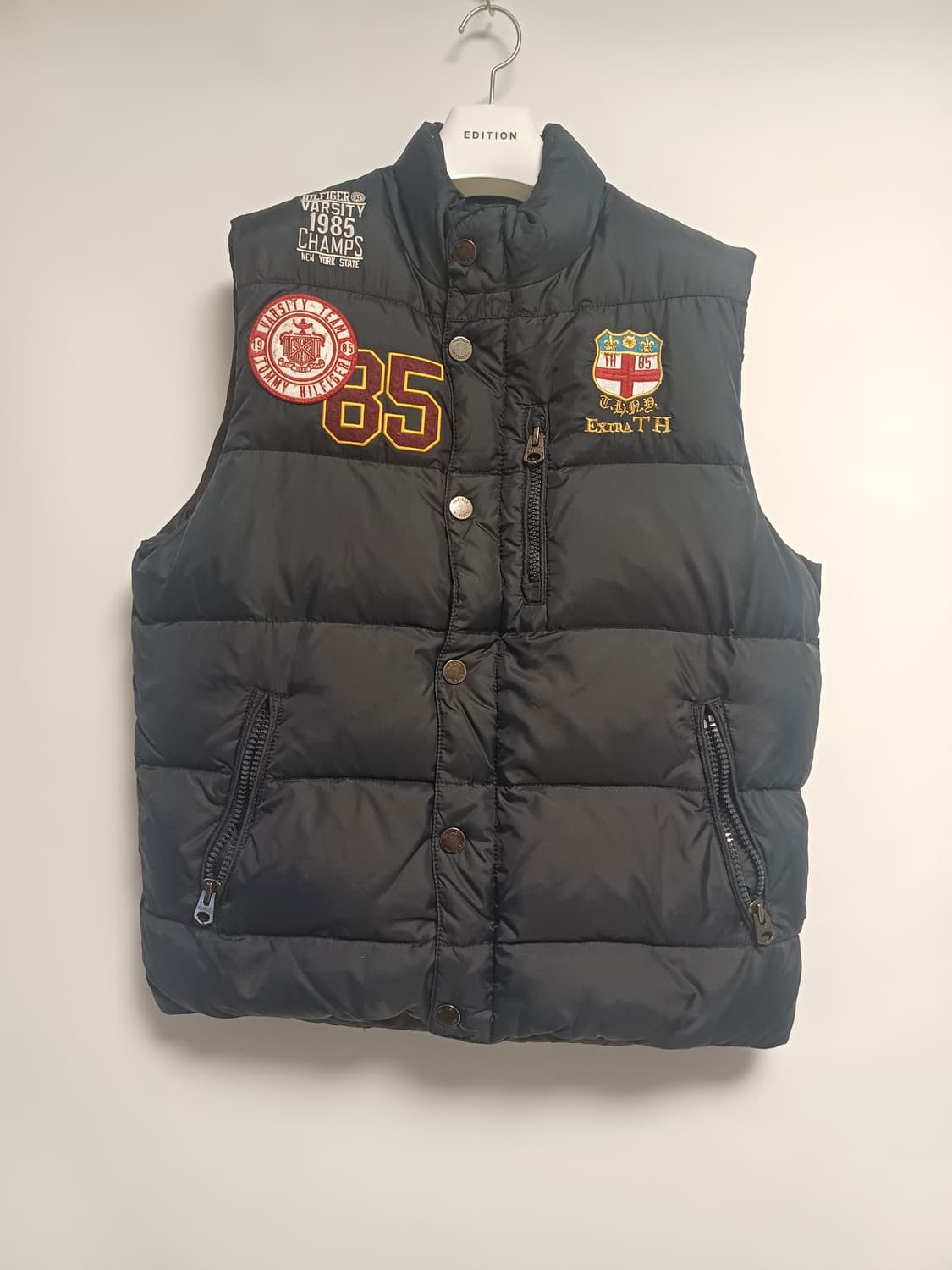 (레어템) 타미힐피거 바시티 1985 자수 패딩 베스트 (M) 상품이미지1