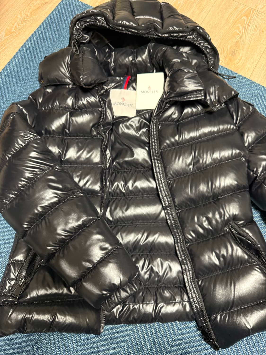 몽클레어 23 FW 마야 유광 패딩 0 size 여성 상품이미지1