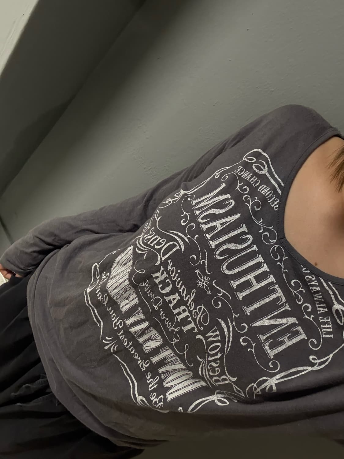 lettering detail v-neck long sleeve 상품이미지1