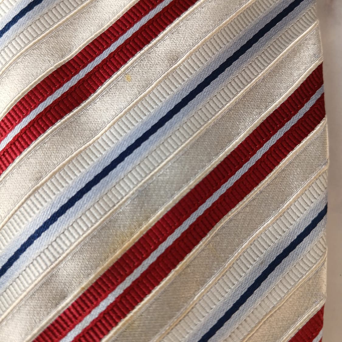 에르메네질도 제냐 실버 스트라이프 넥타이 9.7cm B등급 A19720
 상품이미지8