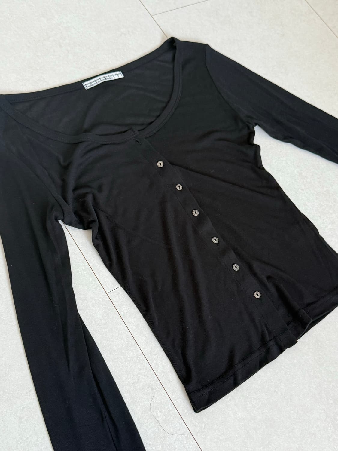 새상품) BASIC SCOOPED BUTTON CARDIGAN, BLAC 상품이미지3