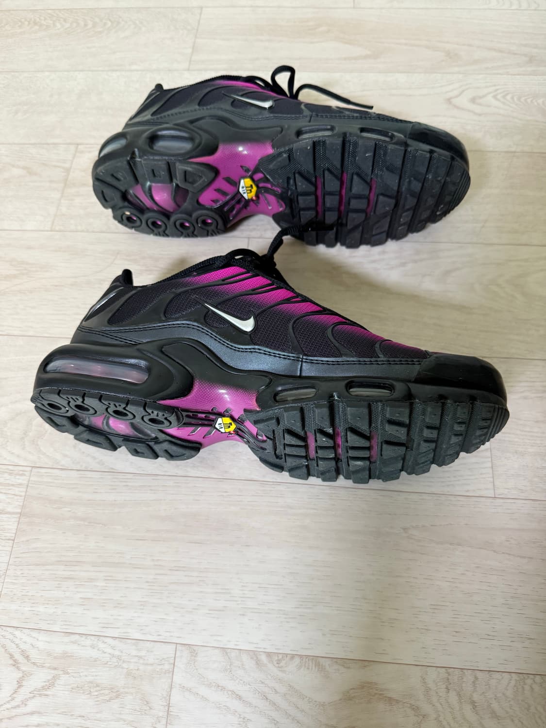 나이키 에어맥스 플러스 블랙 메탈릭 실버 상품이미지6