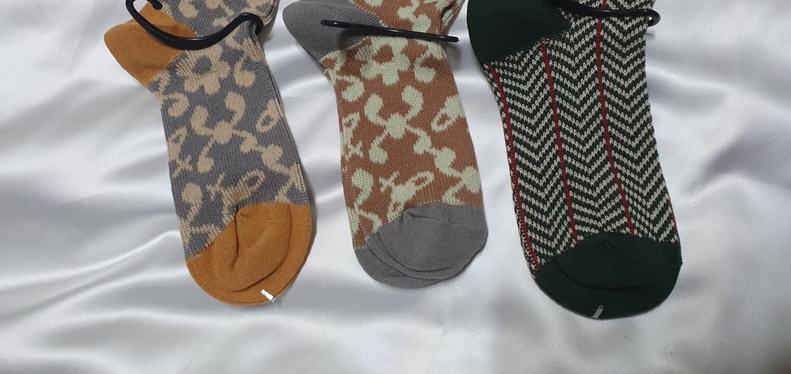 코랄베이지 그레이 브라운 물결 멀티 패턴 꽃 행성 비비안웨스트우드 양말  상품이미지4