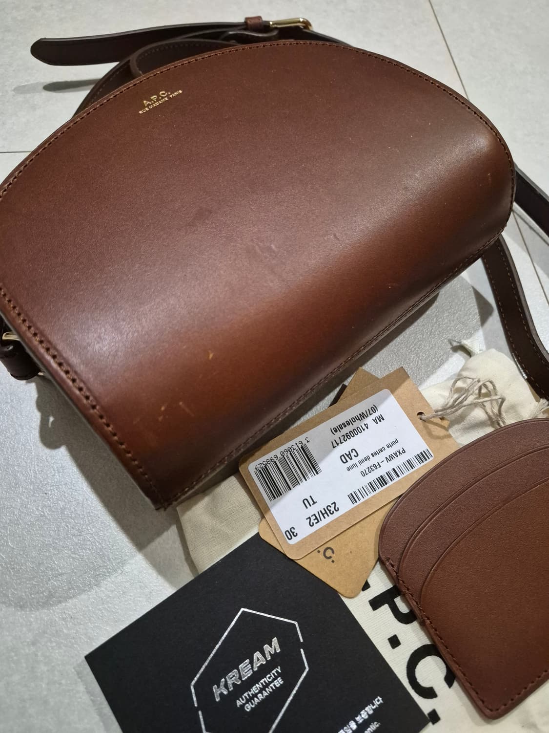 A.P.C. 하프문 가방 브라운 + 카드지갑 세트 상품이미지7