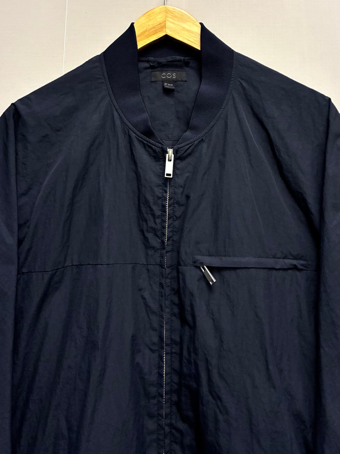 (L~XL)COS 코스 나일론 투웨이 테크니컬 봄버자켓 네이비 상품이미지4