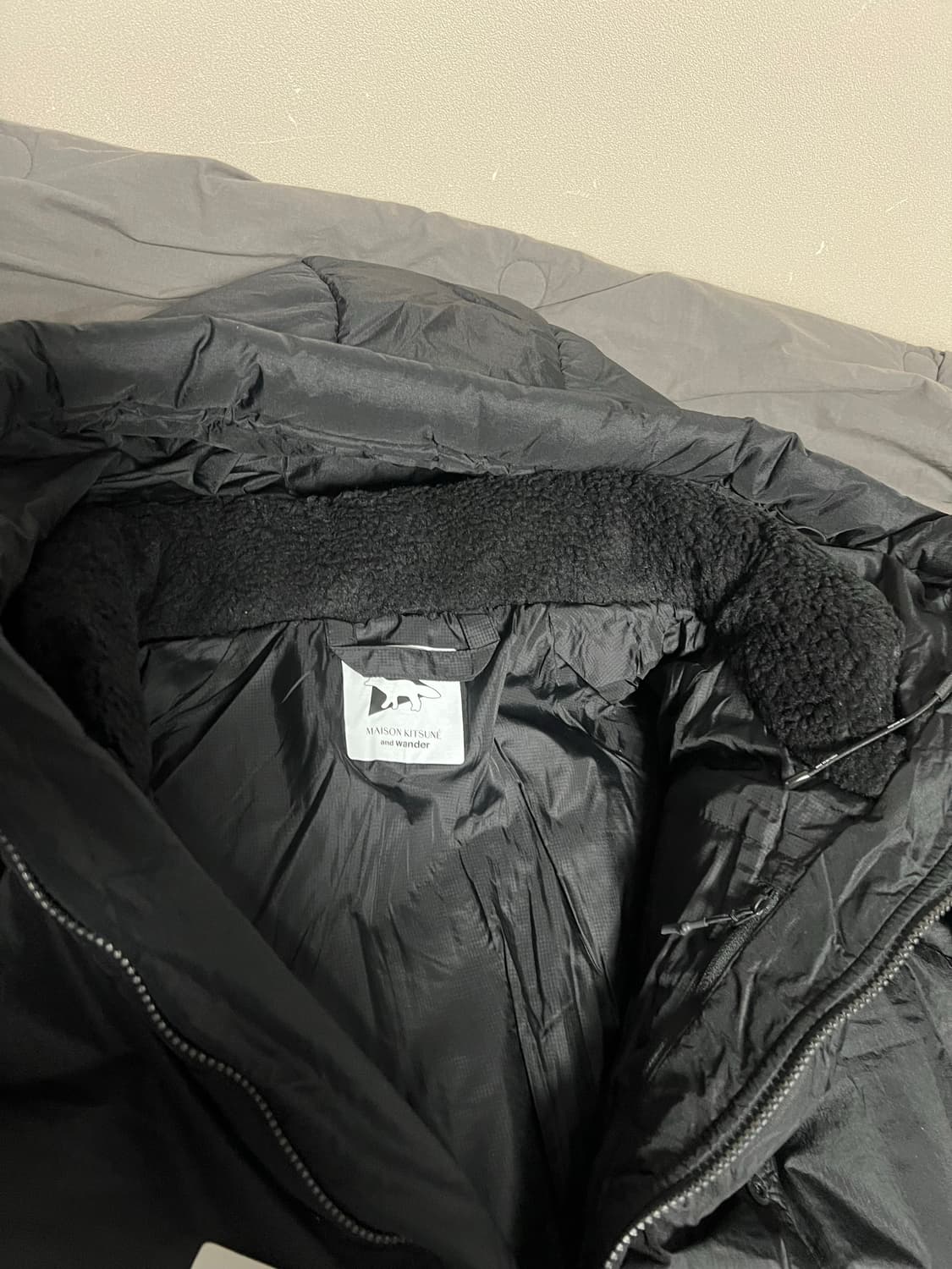 (5) 앤드원더 메종키츠네 콜라보 패딩 블랙 새상품 희귀매물 상품이미지8