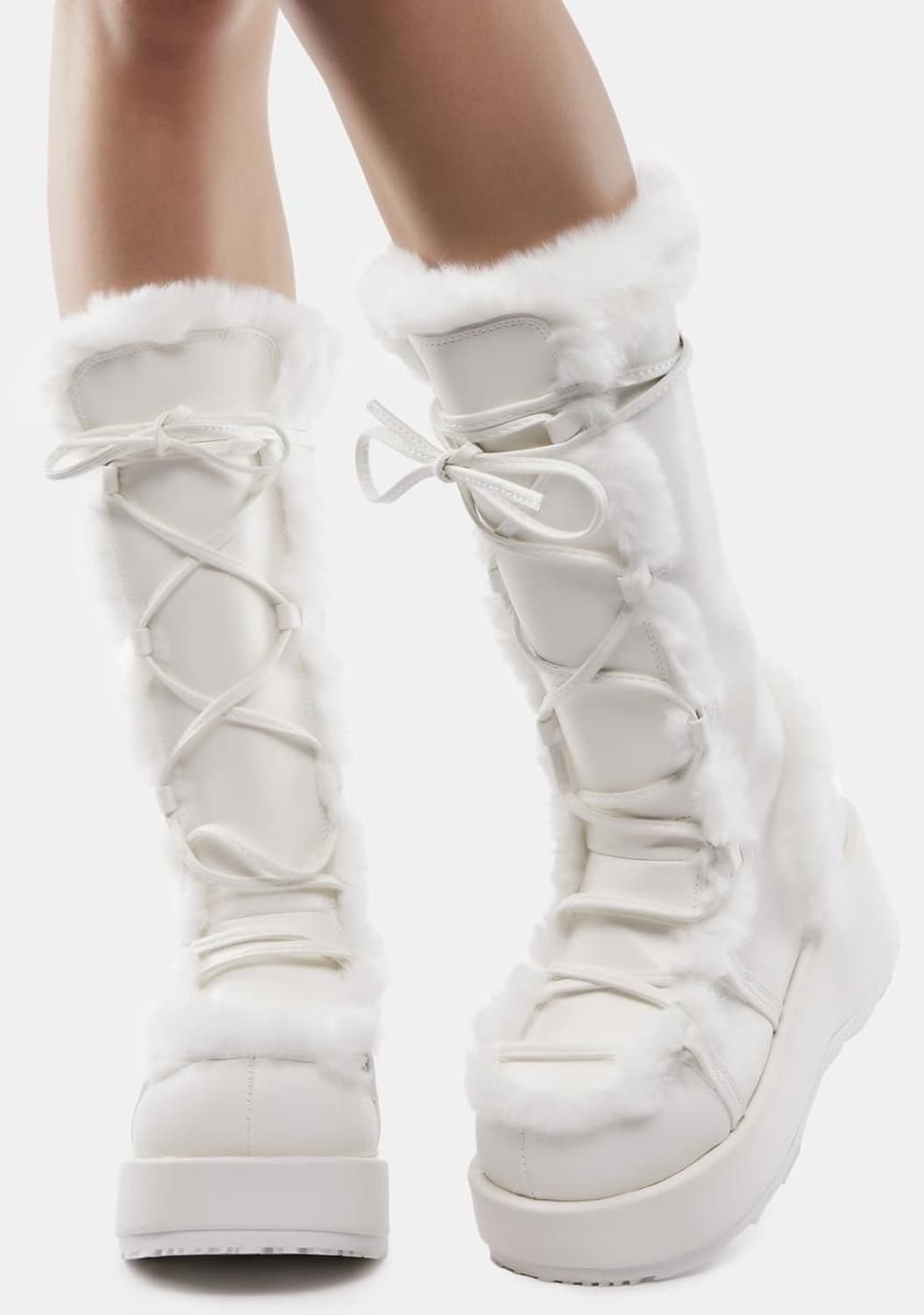 돌스킬 dollskill 화이트 퍼 부츠 통굽 상품이미지1