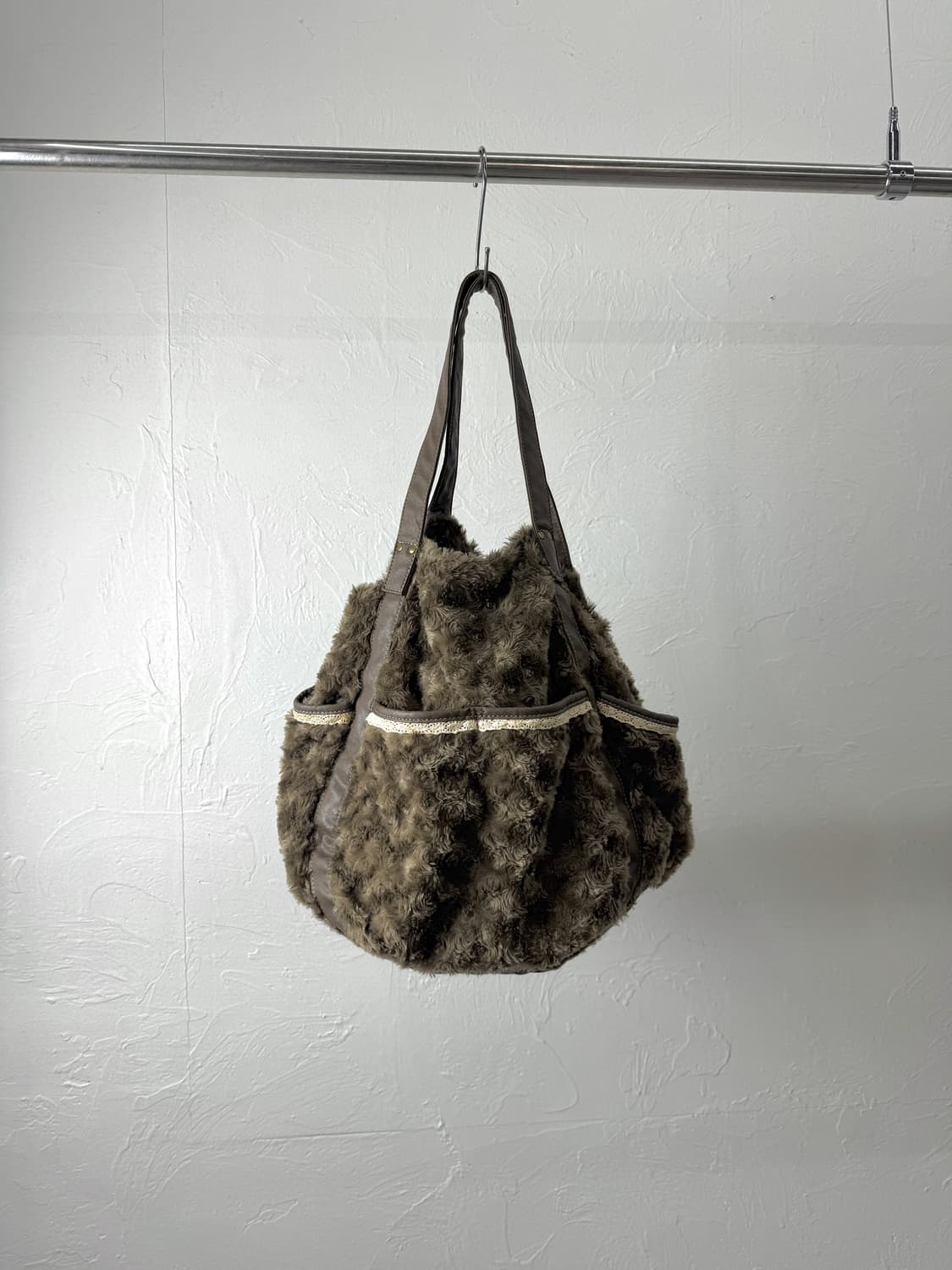 Hushush 퍼 숄더백 상품이미지1