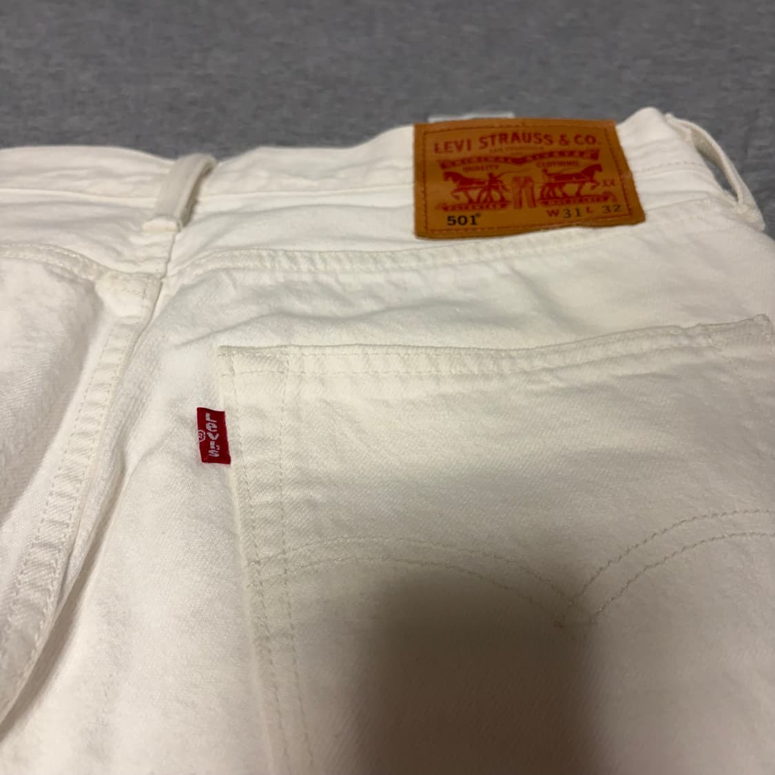 [W31 L32] 리바이스 501 화이트 데님팬츠 상품이미지6
