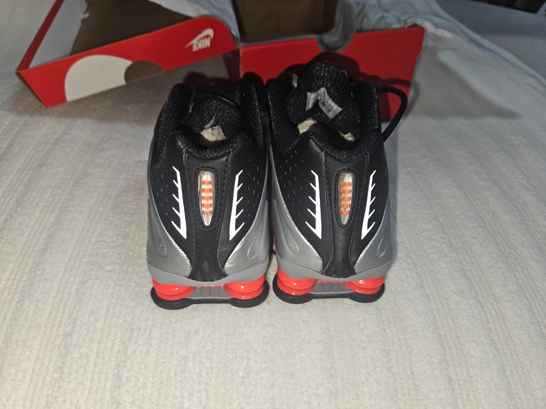 나이키 샥스 r4 블랙 앤 메탈릭 실버 245 상품이미지6