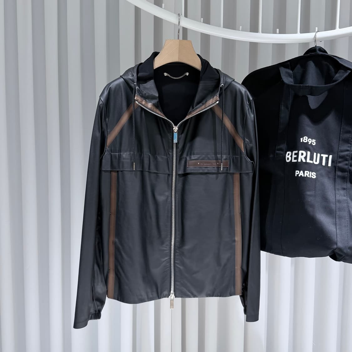 (A/46) / 벨루티 로고 패치 레더 후드 자켓 상품이미지1