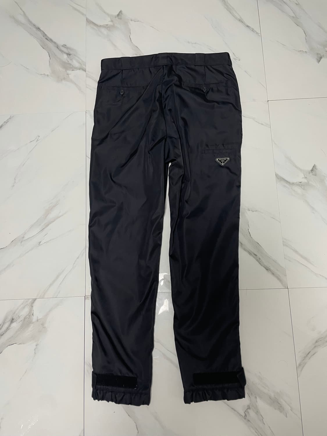 프라다 리나일론 트라이앵글 로고 셋업 50/48 상품이미지6