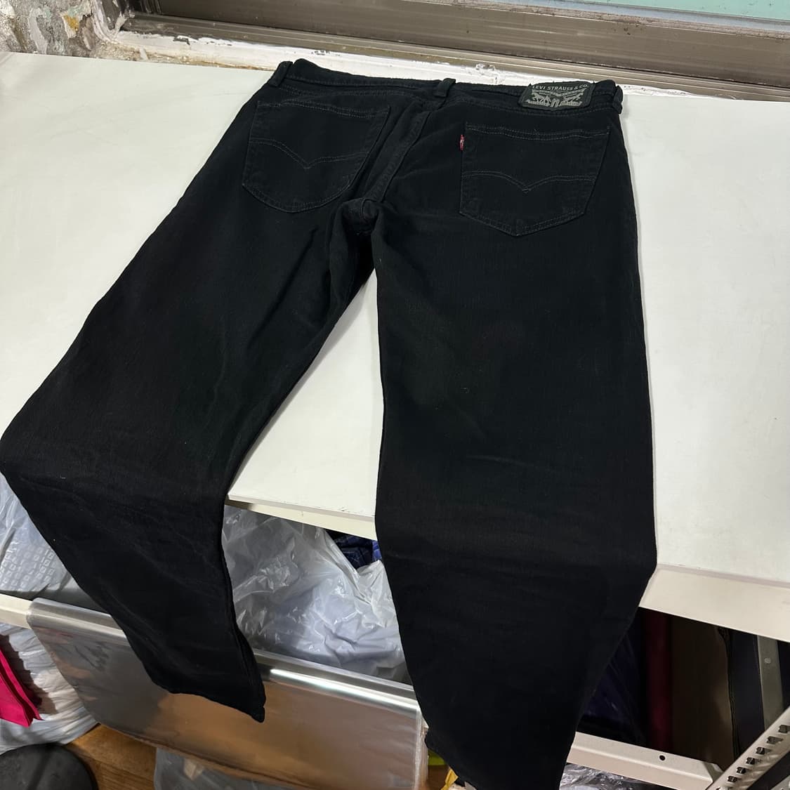 M 리바이스 슬림레귤러핏 블랙워시드 데님팬츠 상품이미지3