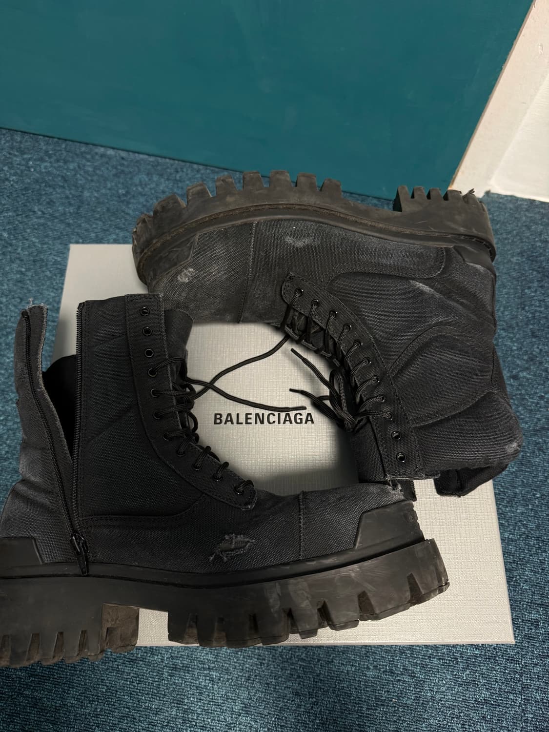 발렌시아가 컴뱃 스트라이크 부츠 블랙 상품이미지3