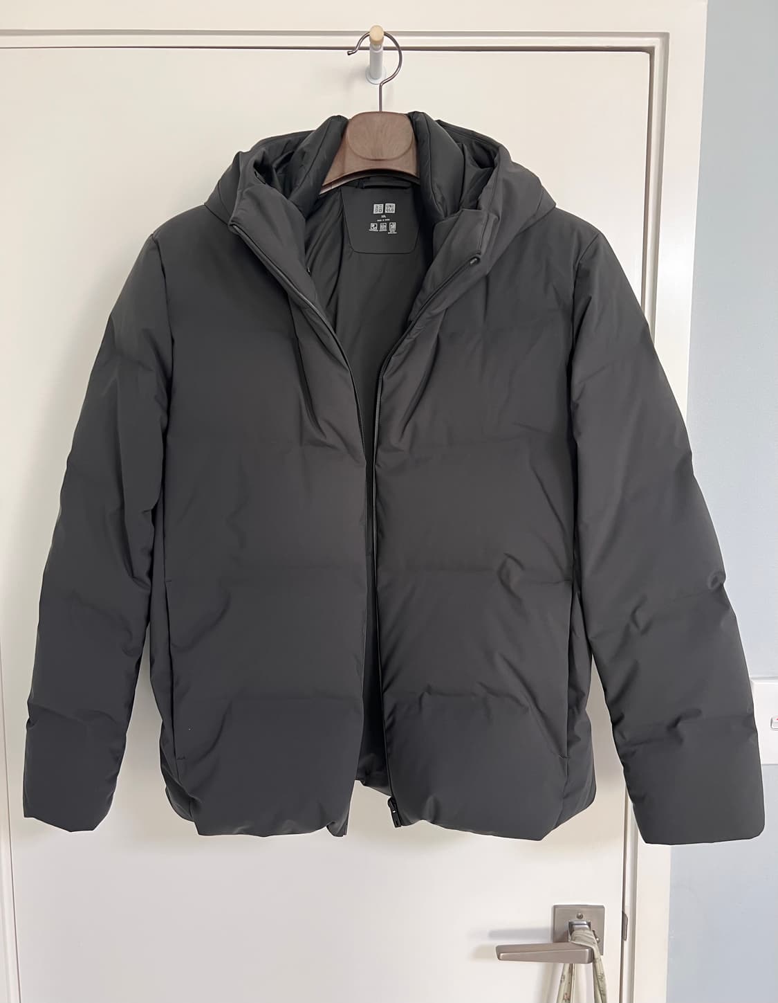 유니클로 심리스다운파카 다크그레이 XXL 상품이미지1