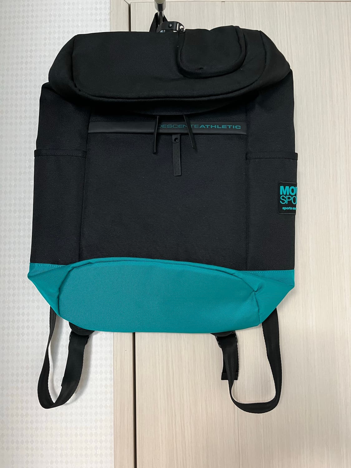 데상트 애슬레틱 백팩입니다 상품이미지1