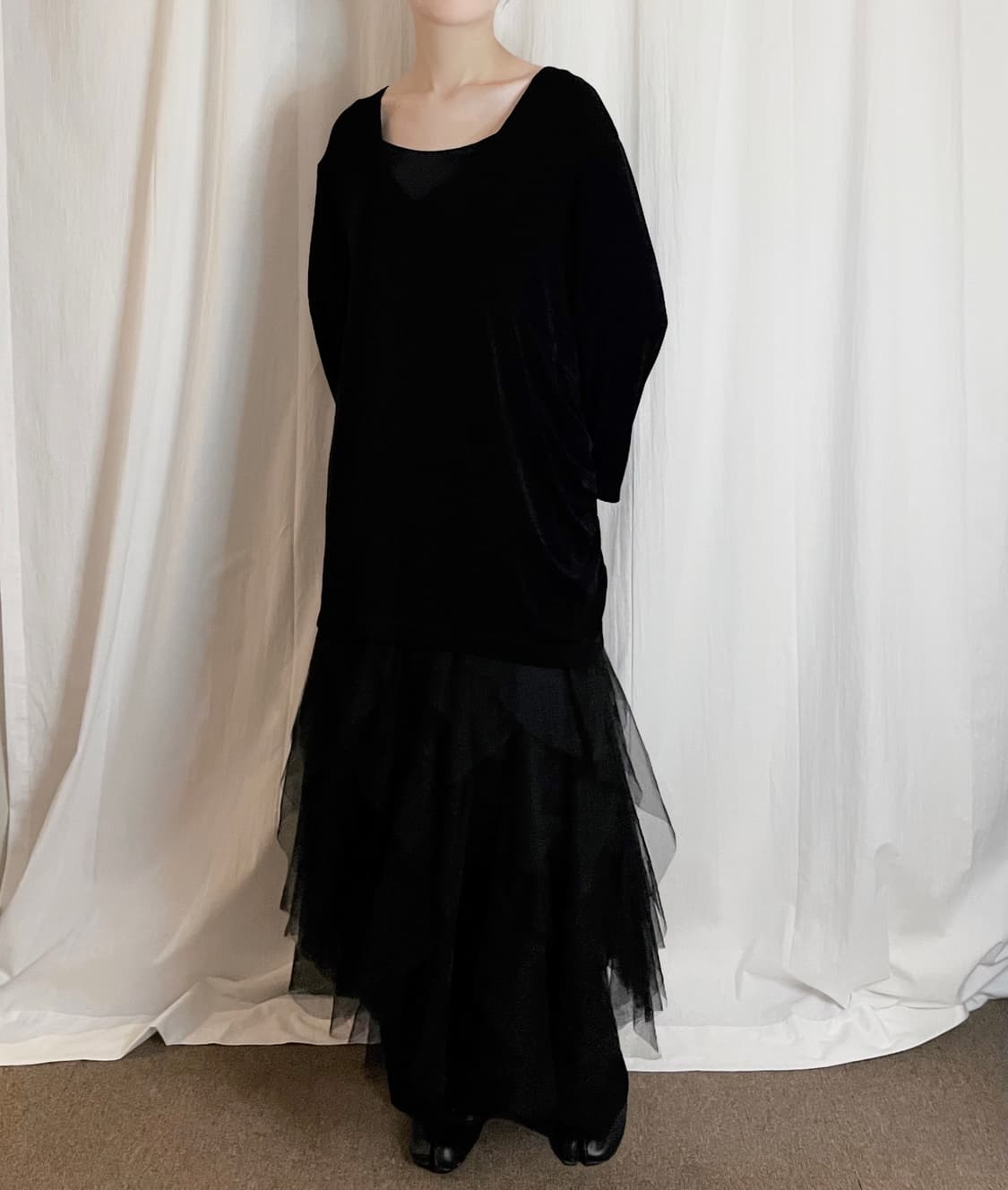 Shirring V-Neck Long Sleeve - Black 상품이미지2