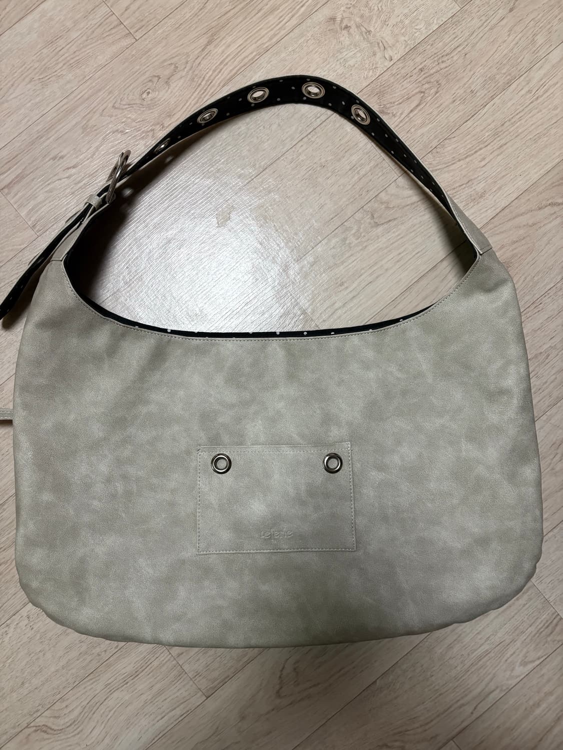 레터리 버클 리버시블 숄더백 (라이트 그레이) 상품이미지2