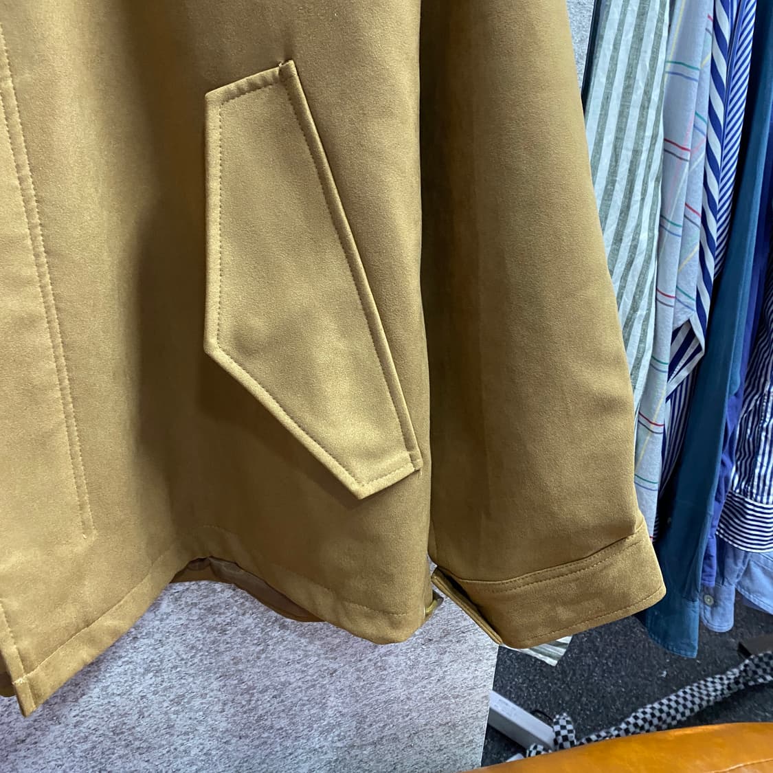 파르티멘토 브라운 스웨이드 지퍼 하이넥 오바핏필드자켓 B4476 상품이미지3