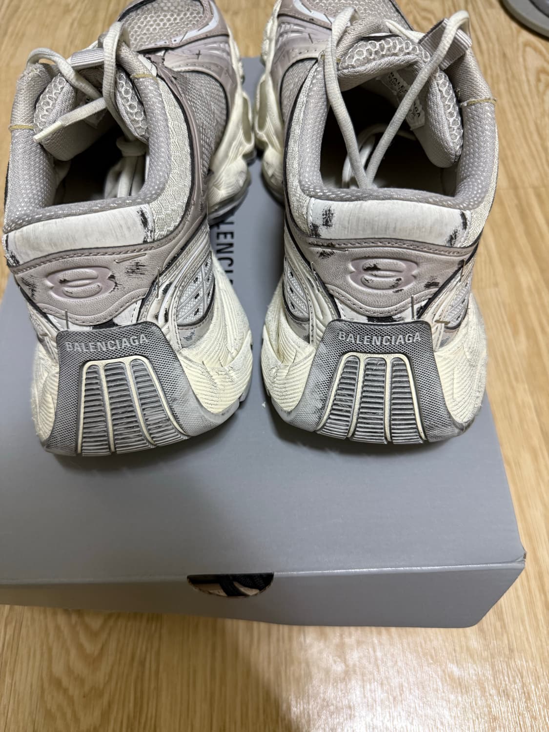 42 발렌시아가 스테이플러 스니커즈 에그쉘 상품이미지4