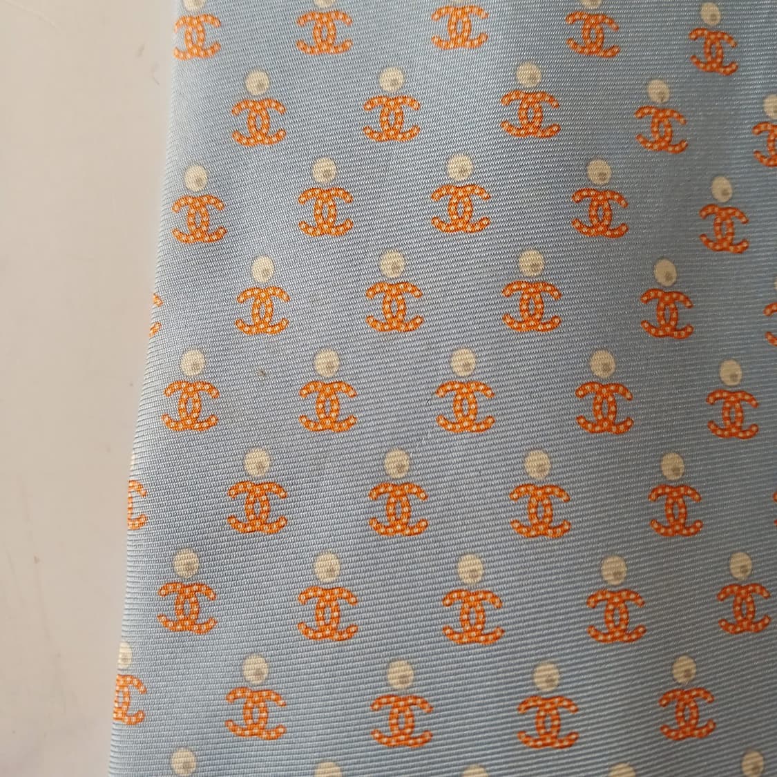 샤넬 실크 올오버 로고 넥타이 10.2cm B-등급 A19540
 상품이미지8