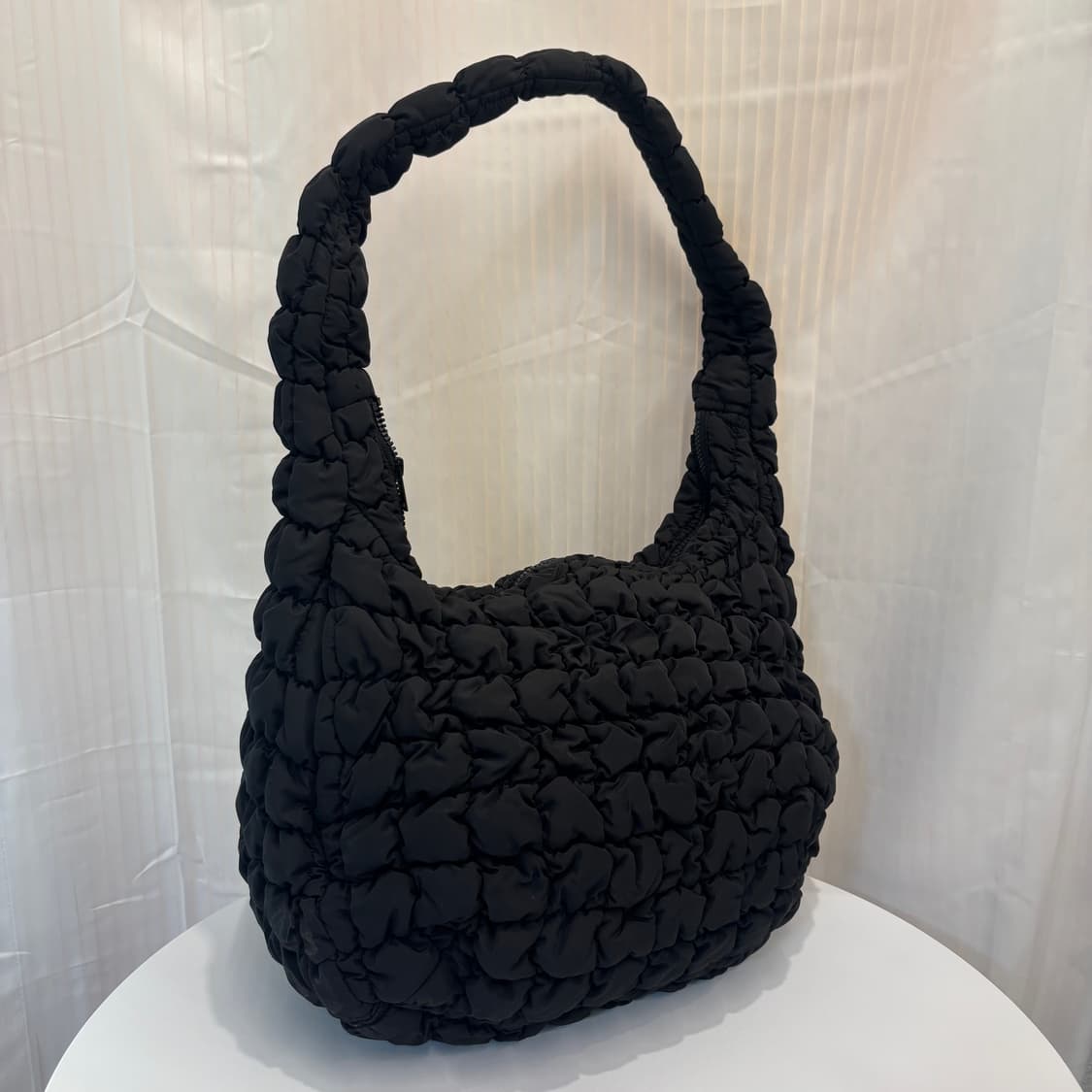 COS 코스 왕구름빵 오버사이즈 크로스백      상품이미지2