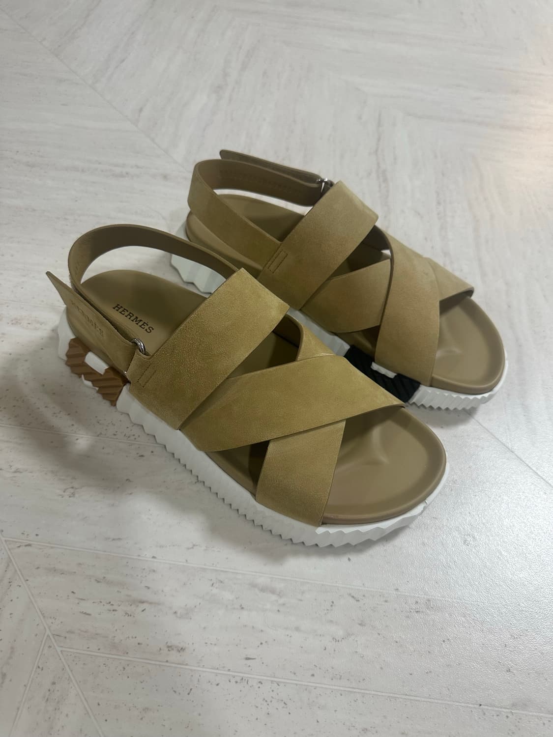 [42] 에르메스 일렉트릭 샌들 스웨이드 고트스킨& 베쥬 알바트르 상품이미지2