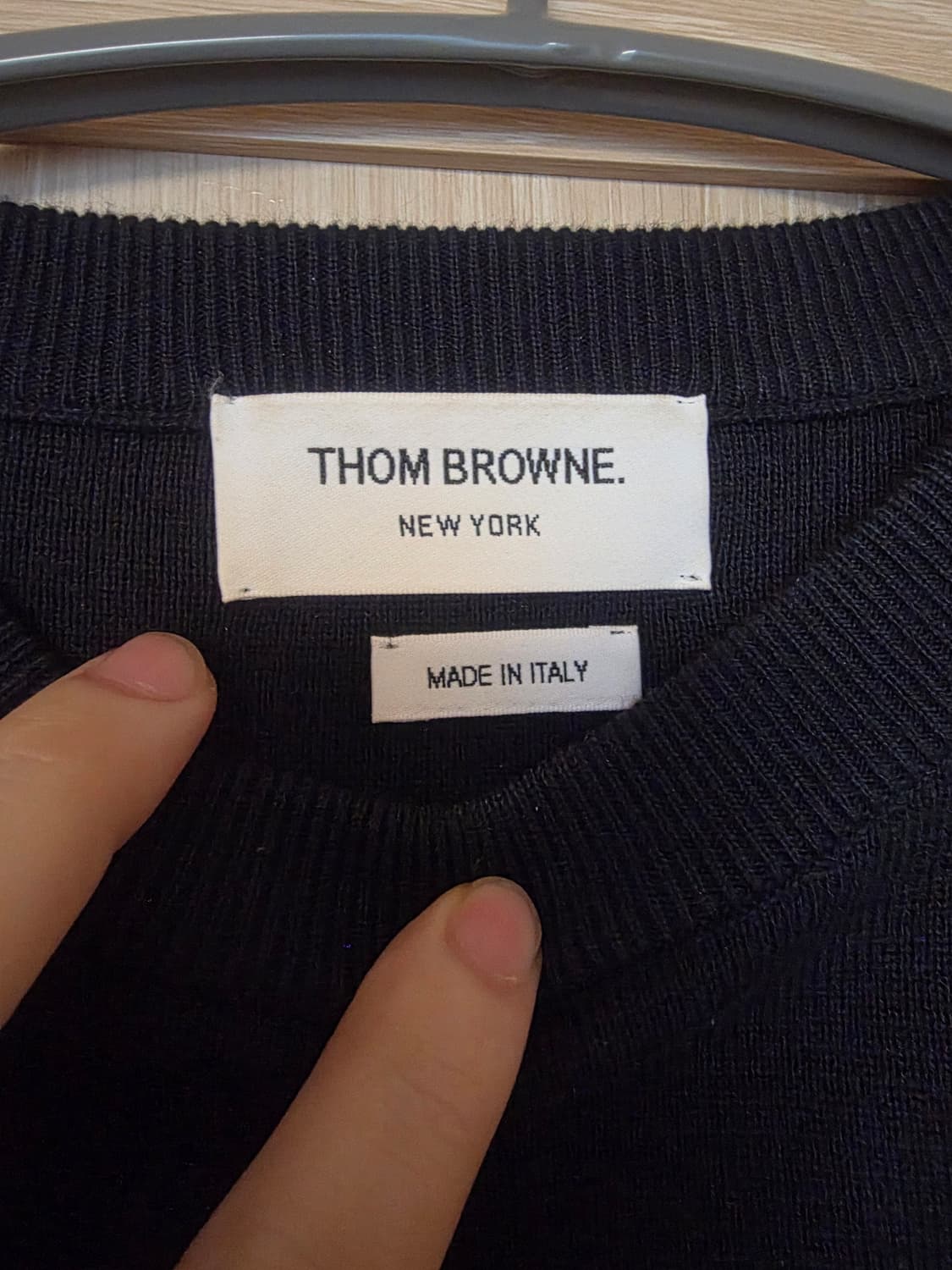 [40사이즈] 톰브라운 밀라노스티치 3버튼 여성 니트 네이비 상품이미지6