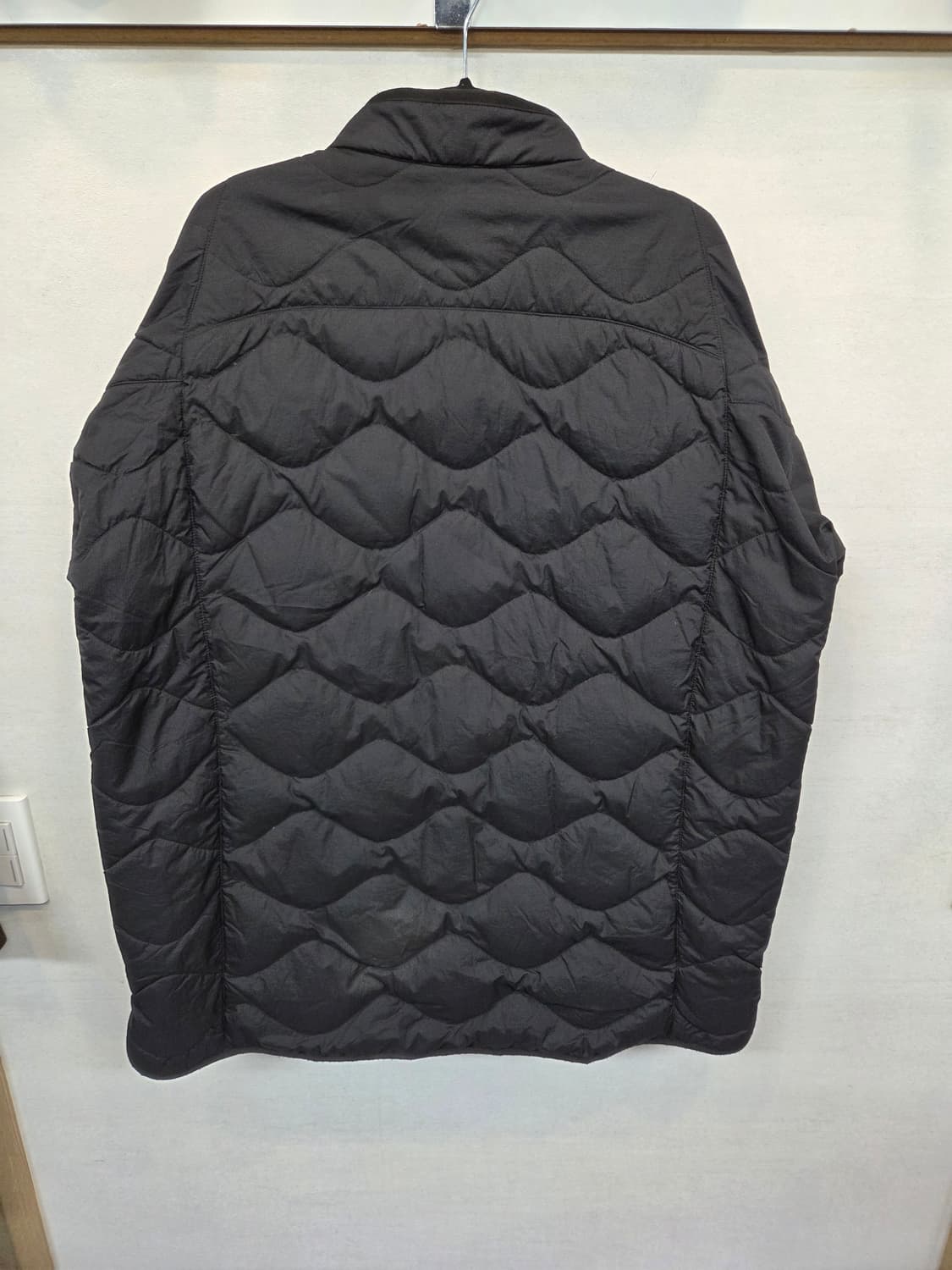 유니클로 화이트마운티니어링 리사이클 하이브리드 다운자켓 xl 상품이미지2