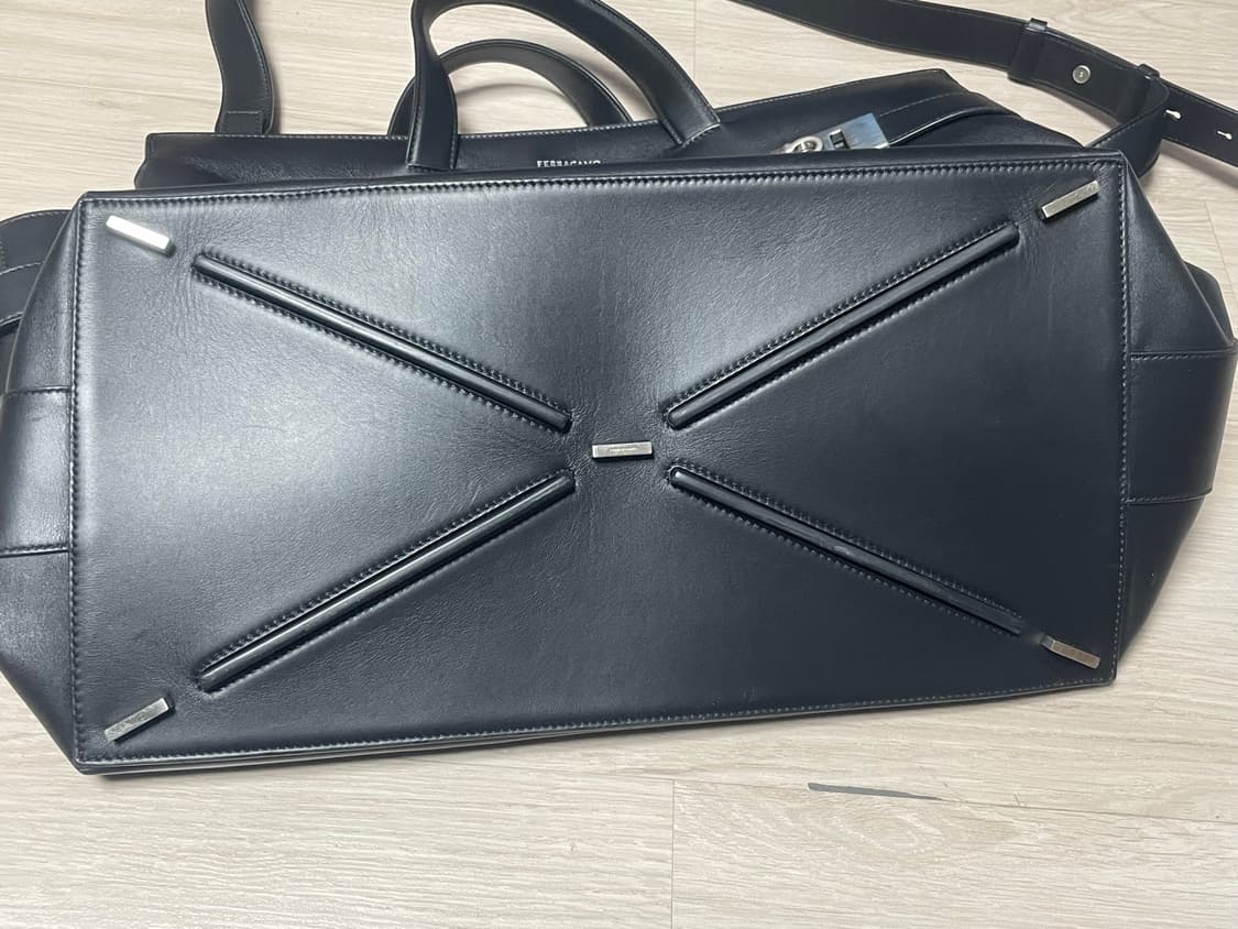 페레가모 FERRAGAMO 간치니 버클 토트백 상품이미지5