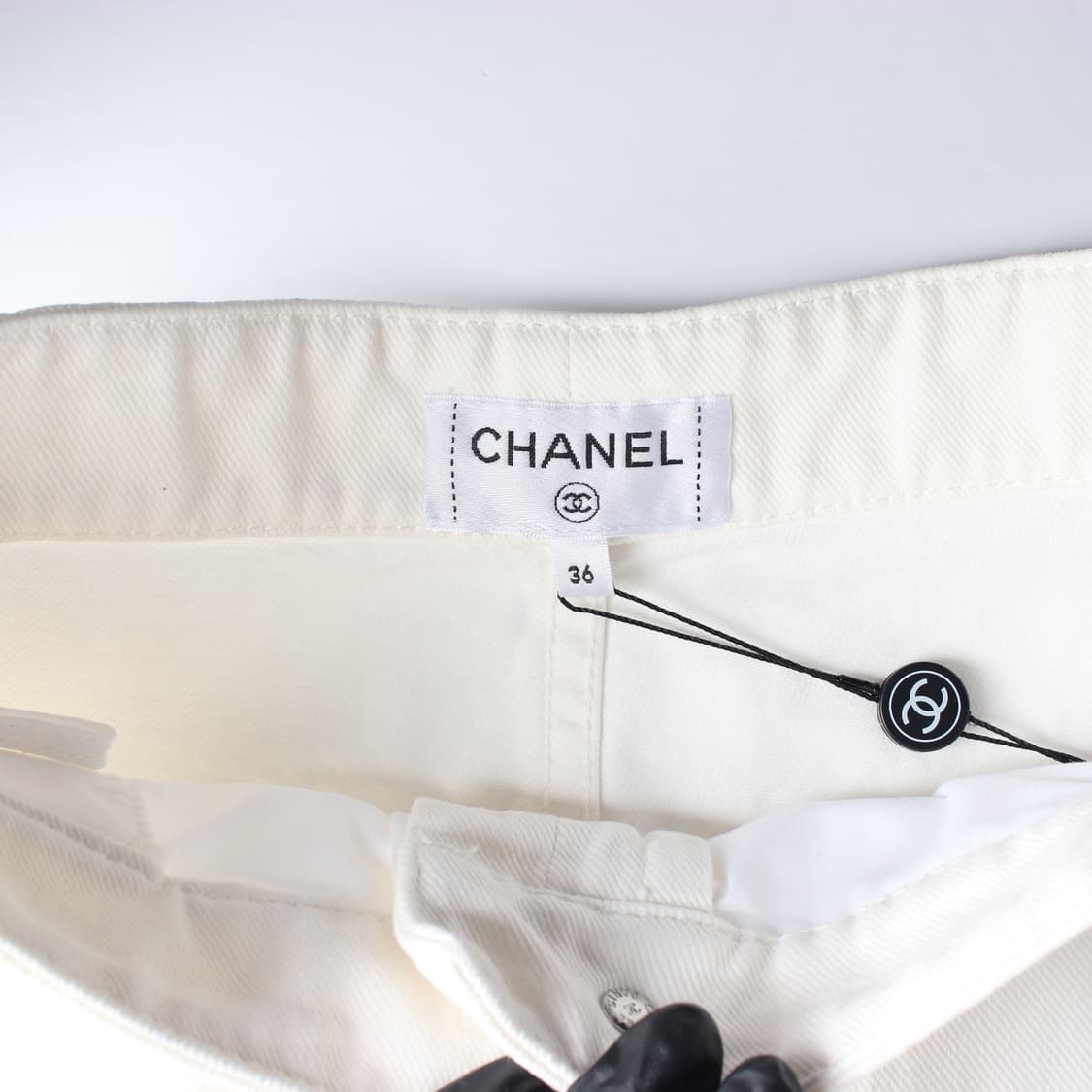 (새상품) 샤넬 22FW 테이퍼드핏 러플 화이트 데님팬츠 상품이미지3