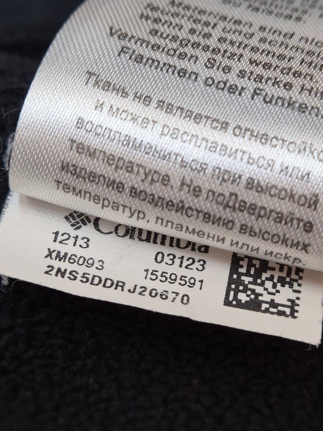 블랙 색상의 컬럼비아 등산 자켓 M사이즈입니다. 100% 폴리에스터 소재 상품이미지6