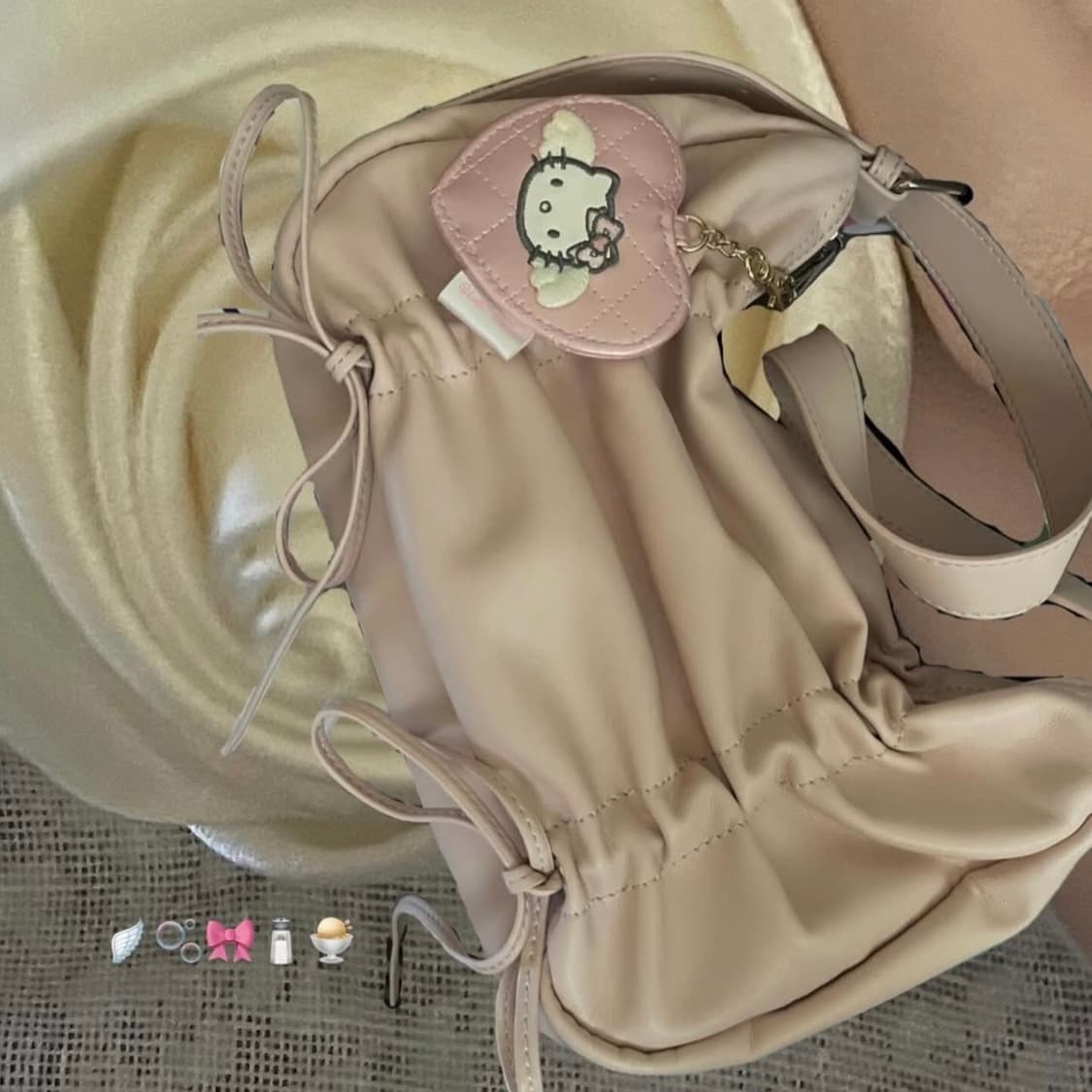 산리오 정품 새상품 헬로 키티 하트 베이비블루 핑크 엔젤 거울 키링 상품이미지2