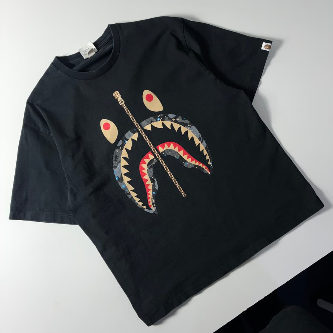 Bape  베이프 카모 샤크 블랙 반팔 티셔츠  상품이미지2