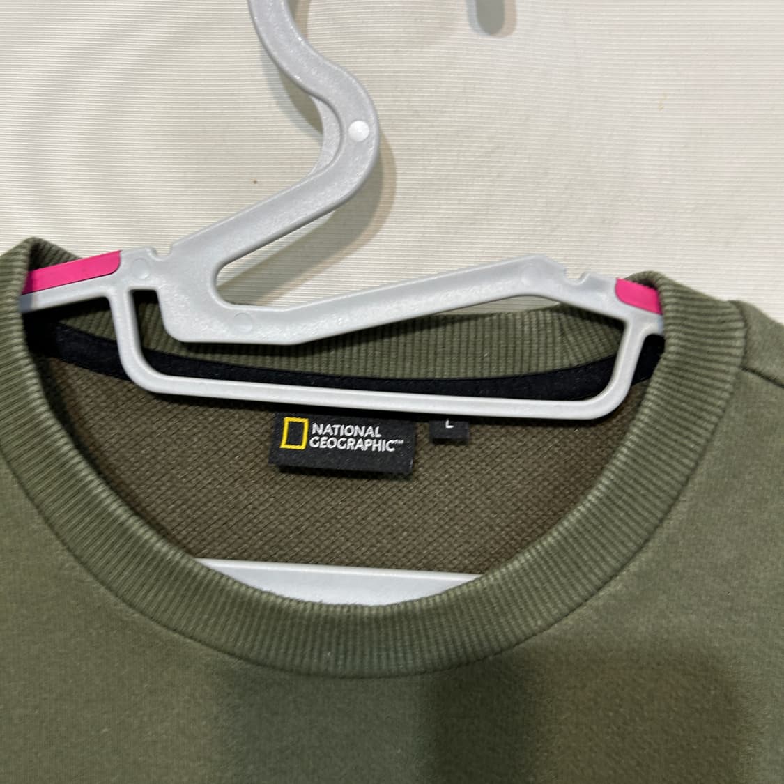 내셔널지오그래픽 남성 카키색 기모 맨투맨 100 상품이미지2