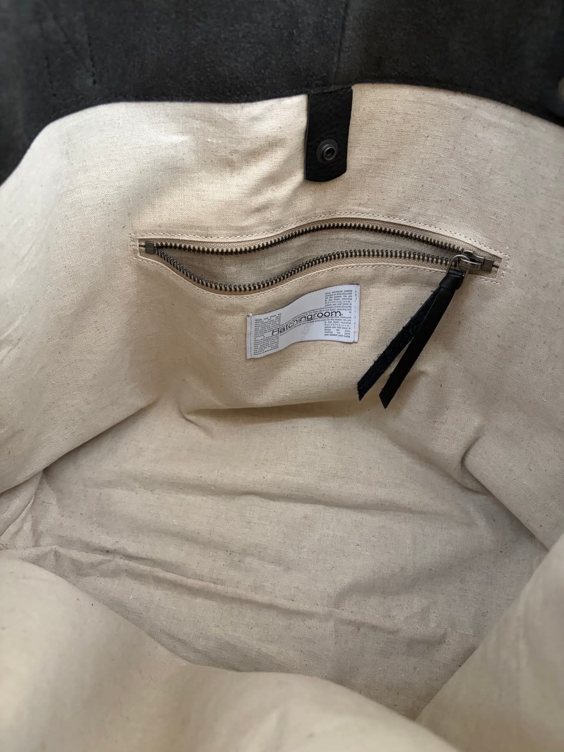 해칭룸 스웨이드 토트백 Dark Charcoal 상품이미지3