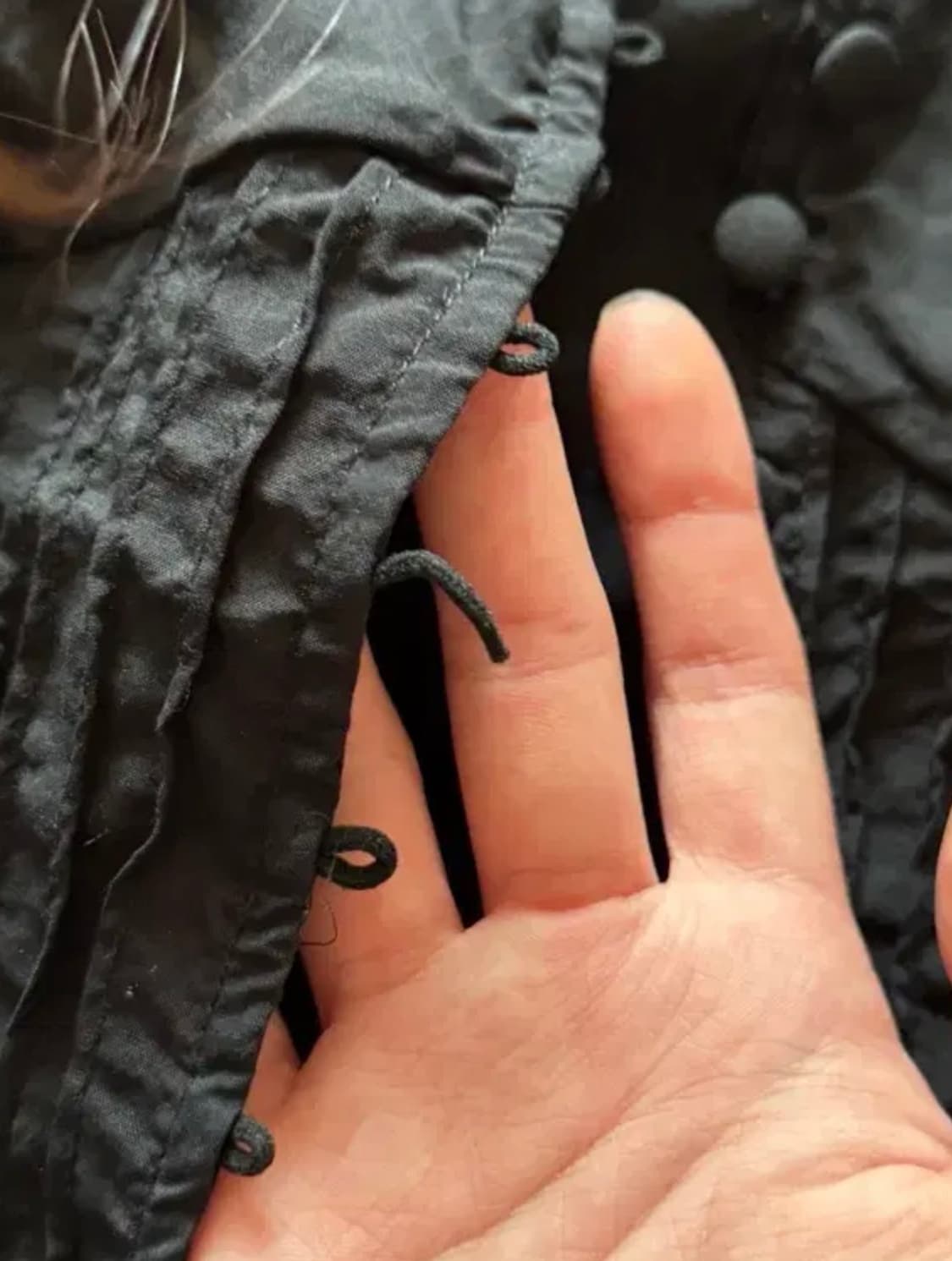 페일제이드 쥴리 프릴 버튼 블라우스 블랙 M 상품이미지2