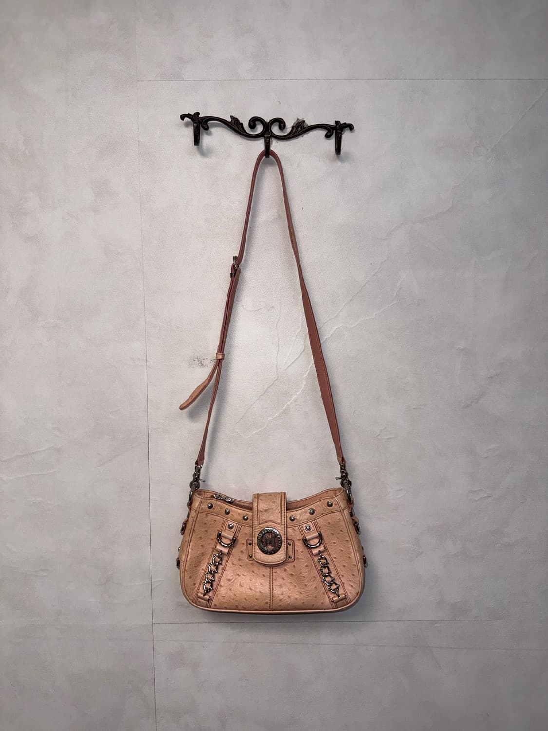 Metro City baby pink y2k stud chain 크로스백 상품이미지2