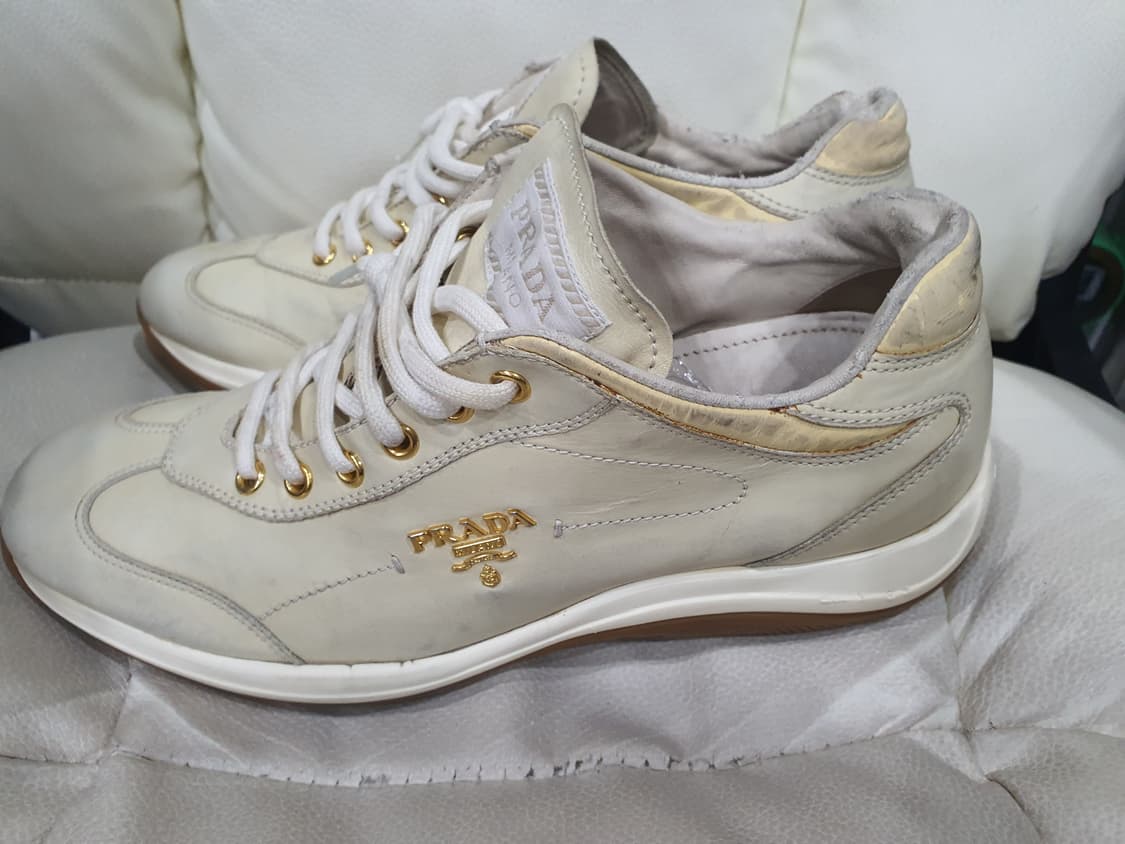 프라다 아이보리색 스니커즈  상품이미지2