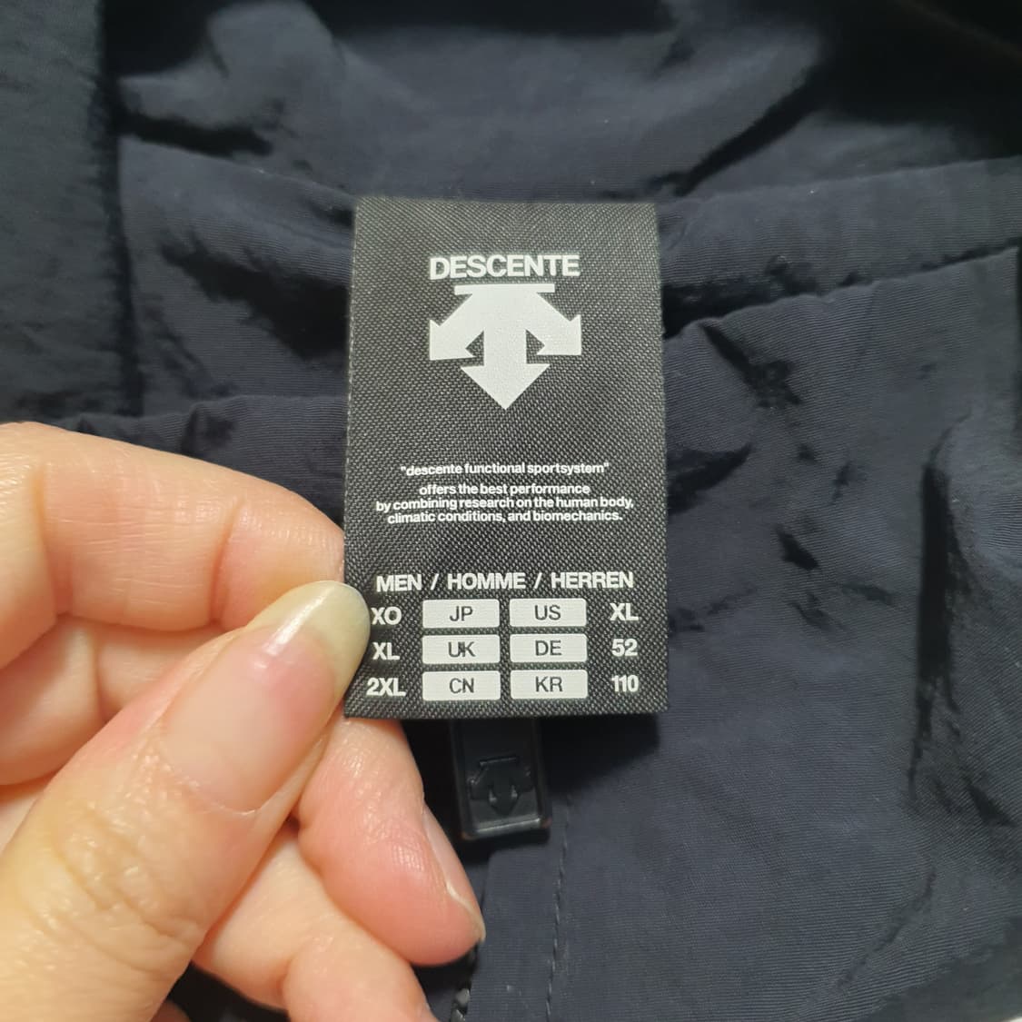 데상트 남성 컬러블록 우븐 바람막이  상품이미지6