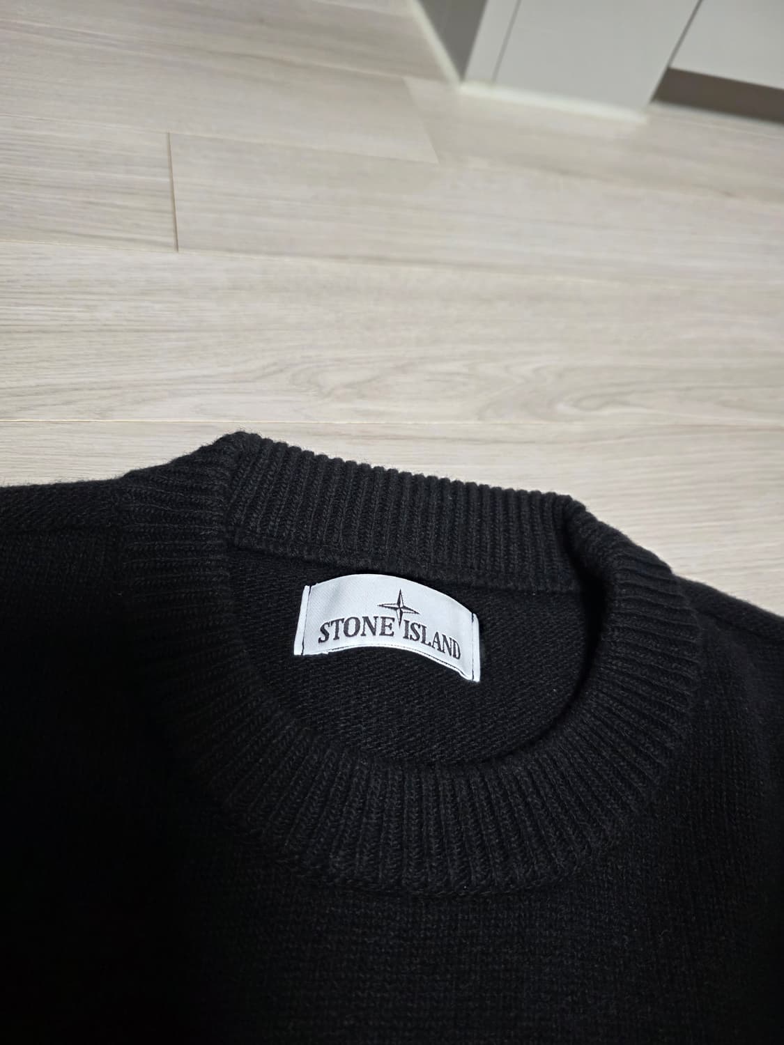 스톤아일랜드 램스울 508A3 크루넥 니트 블랙L 팝니다. 상품이미지3
