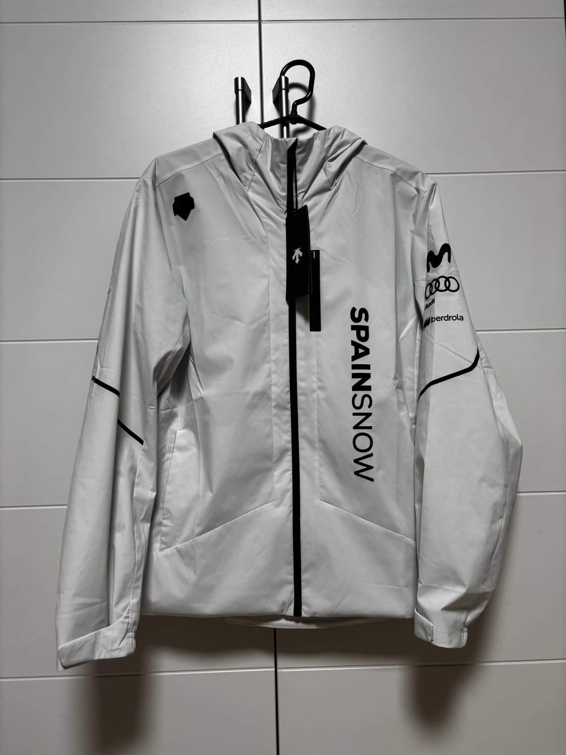 [새제품]데상트 SPAIN SNOW 바람막이 자켓 상품이미지1