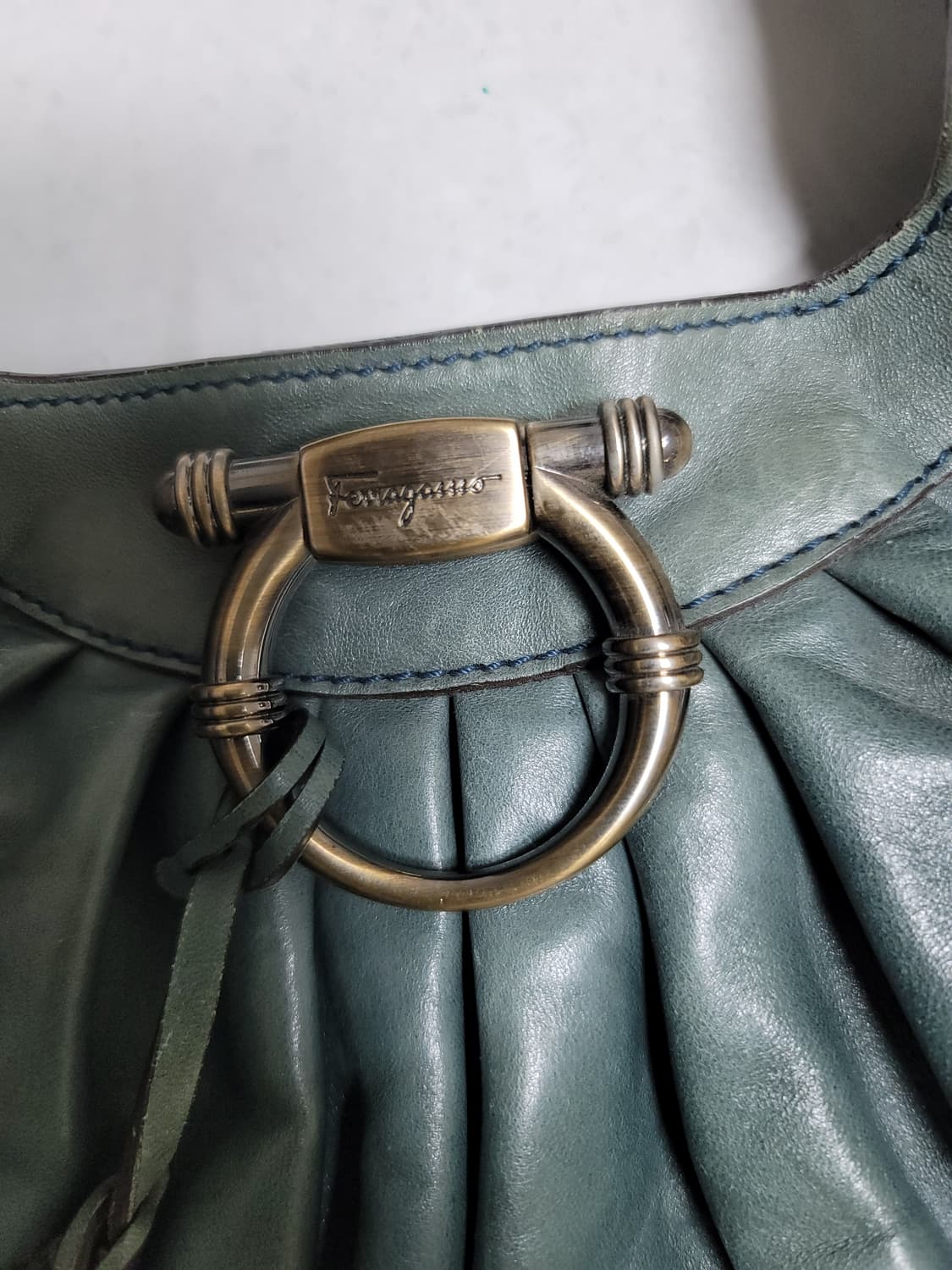 페라가모 가죽 호보백 상품이미지3